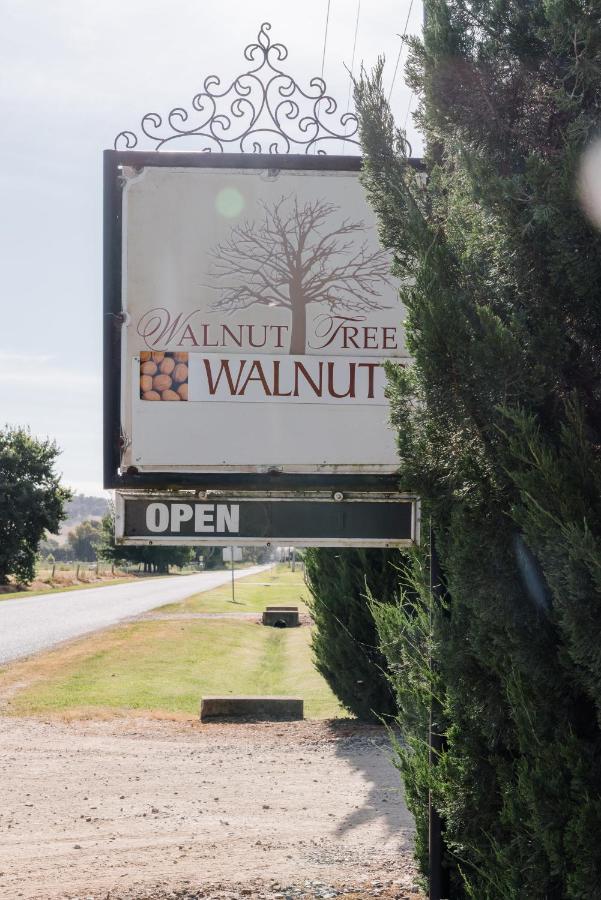 Walnut Tree Cottages Whorouly Bagian luar foto